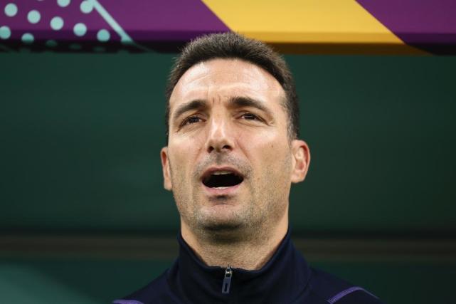 斯卡洛尼当选年度最佳男足主帅。图片来源：新华社