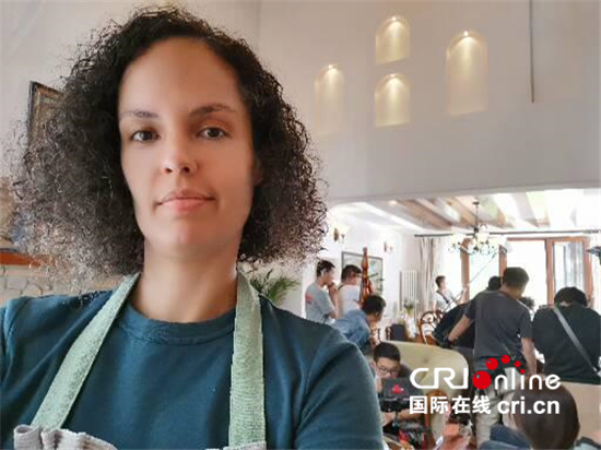 (遇见中国)参演《流浪地球2》的巴西演员:这部影片和好莱坞科幻大片完全不同,带给我很多思考_fororder_丹妮埃拉参演了电视剧《小敏家》(受访者供图)