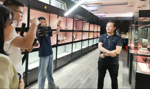 袁梓铭接受采访